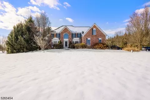 9 Samuel Wilson Ln, Franklin Twp, NJ 08867