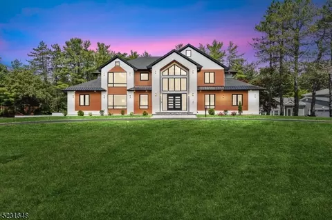 5 Goodhart Dr, Livingston, NJ 07039