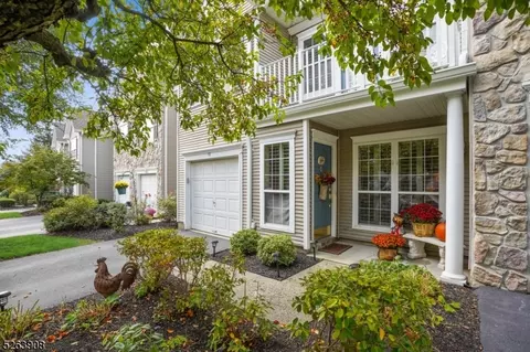 17 Dorchester Dr, Bernards, NJ 07920