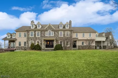 28 Forest Hill Dr, Sparta, NJ 07871