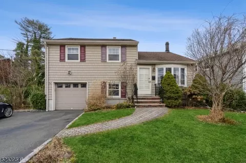 3 Maple St, Belleville, NJ 07109