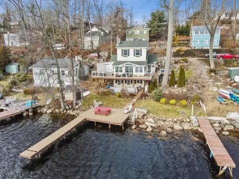 19 Meteor Trl, Byram Twp, NJ 07821