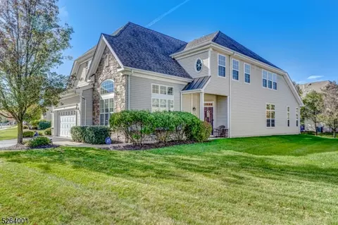 28 Schindler Ct, Franklin Twp, NJ 08873