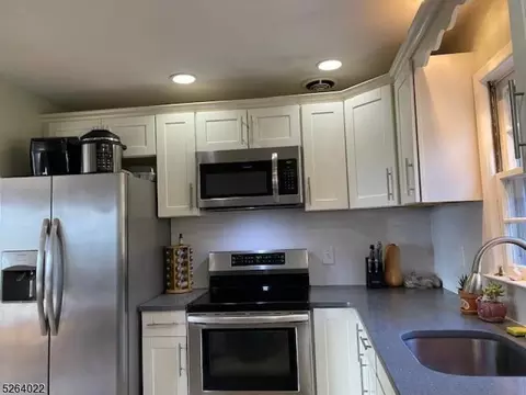 14 Cedar Ridge Rd, Sussex, NJ 07461