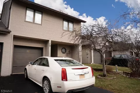 10 Peach Ct, Flemington, NJ 08822
