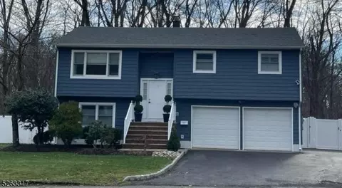 127 Greenbrook Rd, Green Brook, NJ 08812