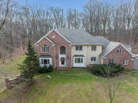 48 Country Acres Dr, Hampton, NJ 08827