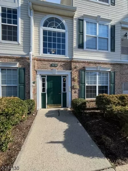 101 Limerick Ln, Phillipsburg, NJ 08865