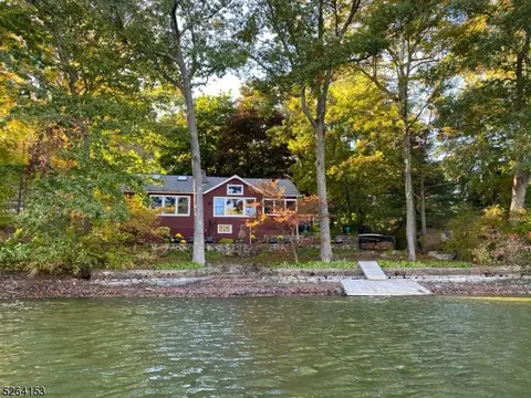 41 Lake Shore Rd W, Hardyston, NJ 07460