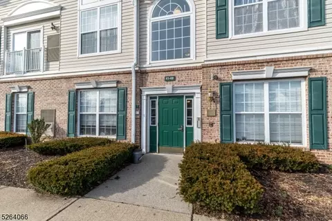 41 Limerick Ln, Phillipsburg, NJ 08865