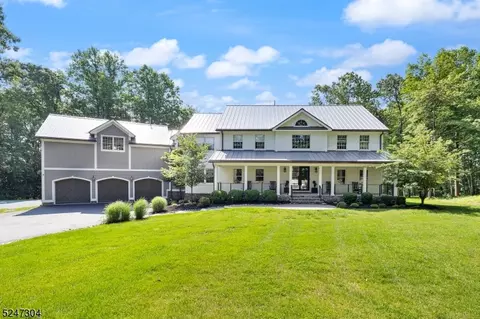 3 Evergreen Ln, Califon, NJ 07830