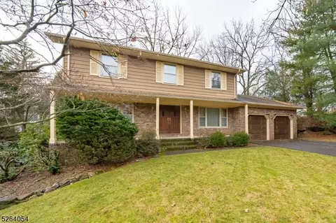20 Whitewood Dr, Morris Plains, NJ 07950