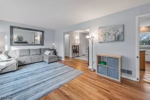 744 Myrna Rd, Paramus, NJ 07652 photo 4