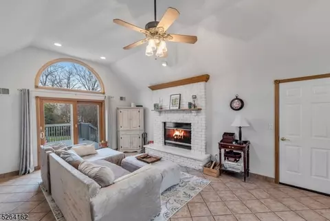 744 Myrna Rd, Paramus, NJ 07652 photo 5