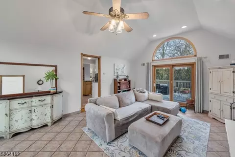 744 Myrna Rd, Paramus, NJ 07652 photo 6