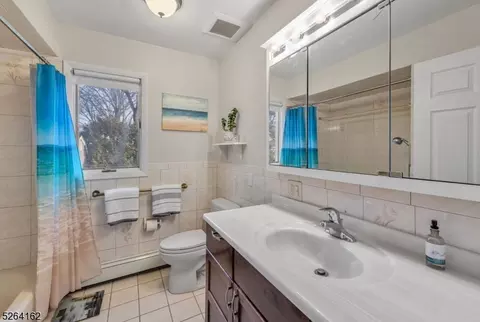 744 Myrna Rd, Paramus, NJ 07652 photo 20