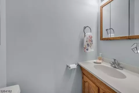 744 Myrna Rd, Paramus, NJ 07652 photo 18