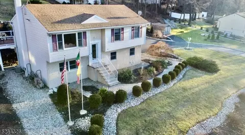 42 Scenic Dr, Hamburg, NJ 07419