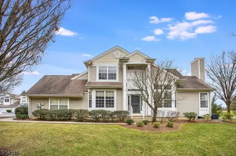 113 Marlboro Cir, Stewartsville, NJ 08886