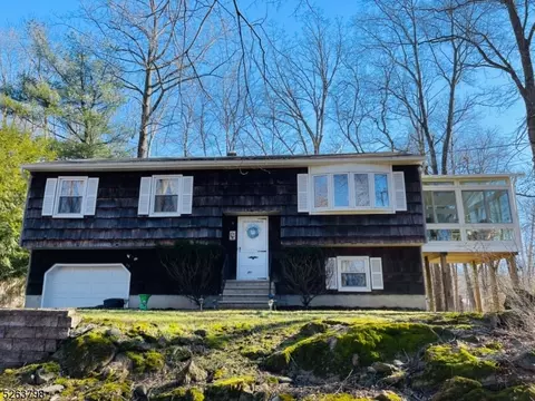 15 Vivian Plz, Newton, NJ 07860