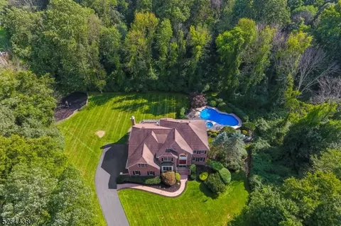9 Cromwell Dr, Chester, NJ 07930