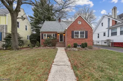 10 Warren Rd, Maplewood, NJ 07040