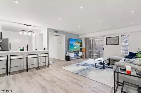 755 Summer Ave #2D, Newark, NJ 07104