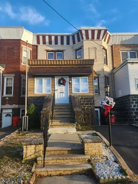 704 Grove Ave, Cliffside Park, NJ 07010
