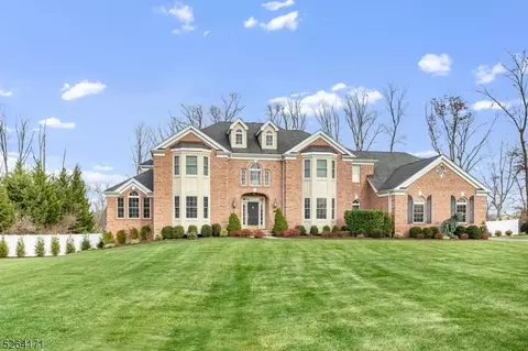 5 Mapleshade Dr, Hanover, NJ 07981