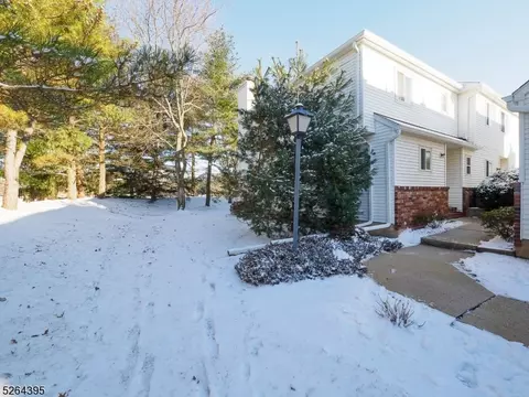 405 Saddle Ct, Flemington, NJ 08822