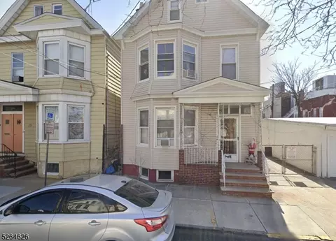 11 Darcy St, Newark, NJ 07105