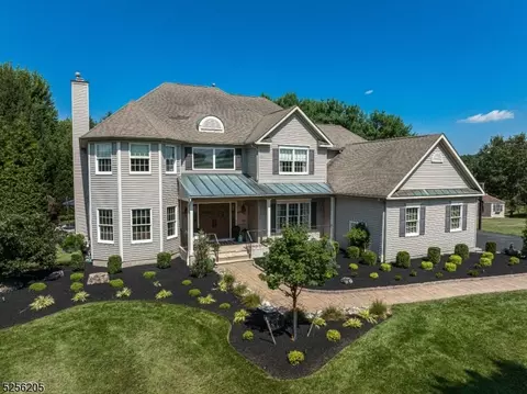 7 Trubek Farm Rd, Clinton Twp, NJ 08801