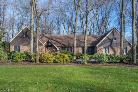 877 High Mountain Rd, Franklin Lakes, NJ 07417