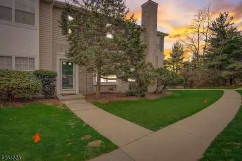 102 Tallwood Ln, Green Brook, NJ 08812
