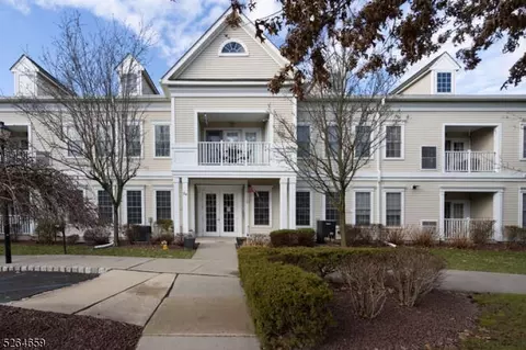 7003 Brookfield Glen Dr, Belvidere, NJ 07823