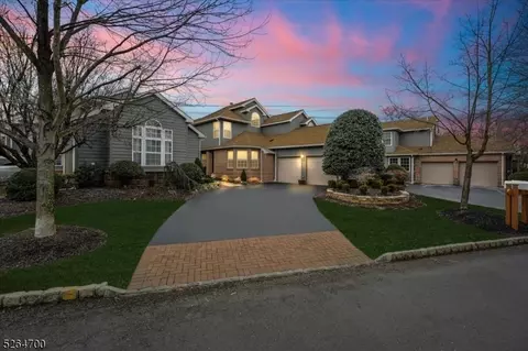 24 Fairway Blvd, Monroe Township, NJ 08831