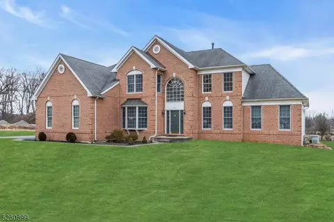 3 Halls Mill Rd, Franklin Twp, NJ 08802