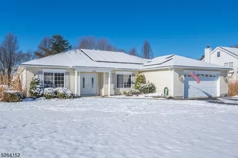 435 Lake Shore Dr N, Montague Twp, NJ 07827