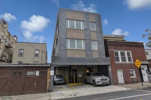 415 19th St #101, Union City, NJ 07087
