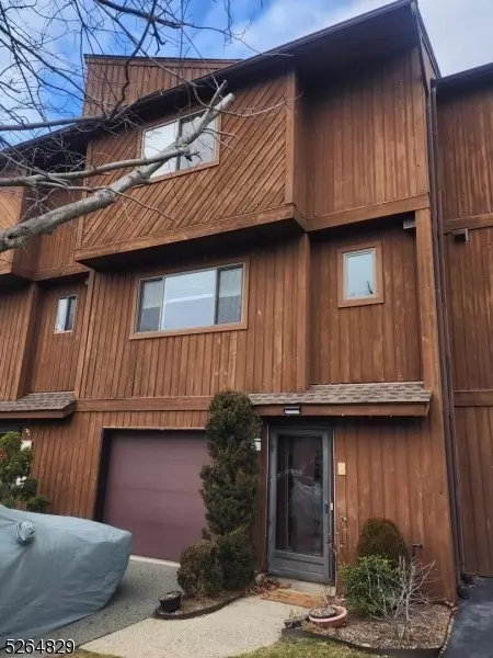70 Alana Dr, Hawthorne, NJ 07506