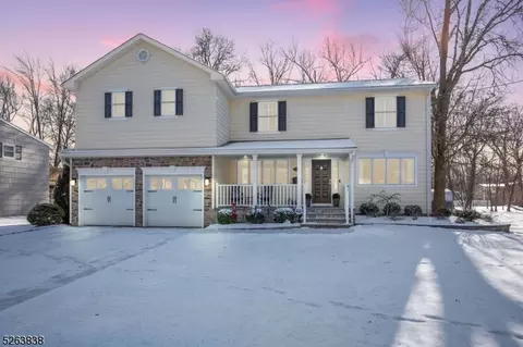 184 River Bend Rd, Berkeley Heights, NJ 07922