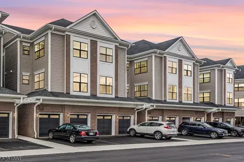 76 Harvest Way, Little Falls, NJ 07424