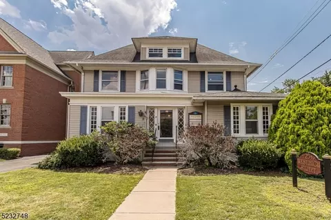 25 W High St, Somerville, NJ 08876
