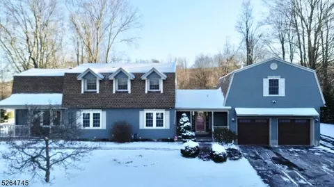 1086 Weldon Rd, Oak Ridge, NJ 07438
