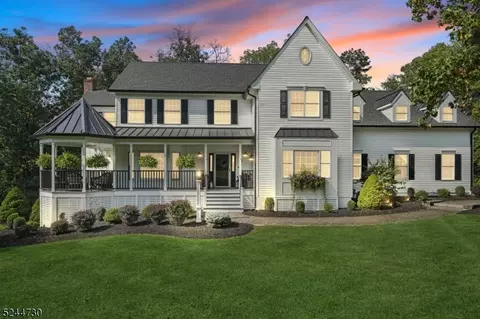 6 Blue Cliff Dr, Lebanon, NJ 08833