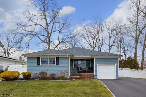 54 Nassau St, Clark, NJ 07066