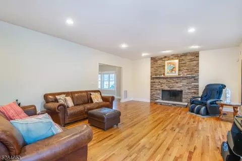 6 Dehart Ct, Wayne, NJ 07470 photo 5