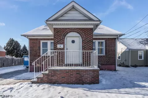 16 N Weiss St, Manville, NJ 08835