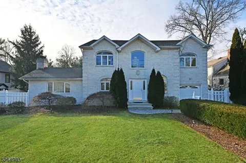 11 Legion Pl, Paramus, NJ 07652