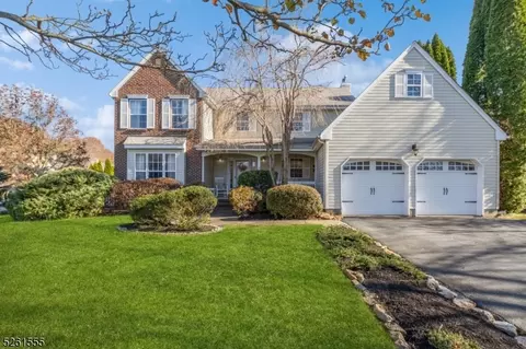 28 Crossing Dr, Mount Olive, NJ 07836